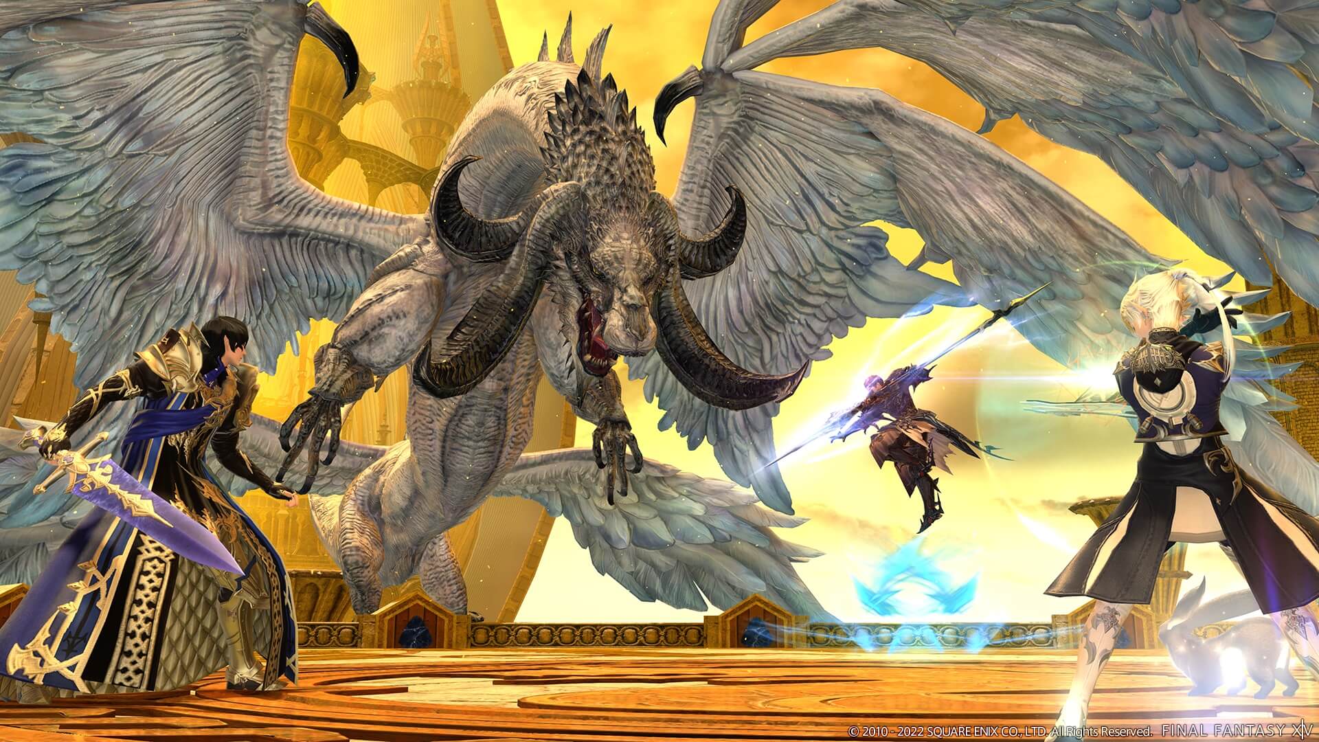 Diğer üç karakterin dövüştüğü havalı görünümlü bir patronu gösteren Final Fantasy XIV ekran görüntüsü