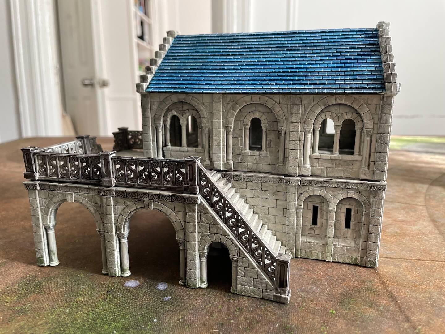 An image of the Gondor Mansion terrain from Games Workshop LOTR, painted