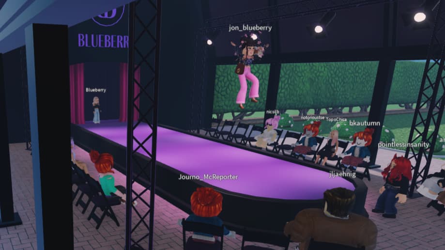 floating model in Roblox fashion show