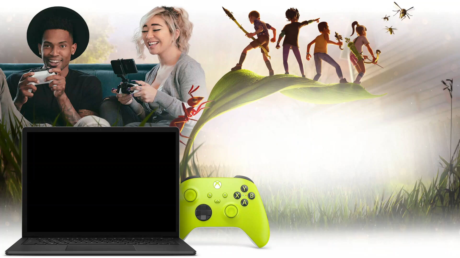 Yeni Logitech ve Tencent el cihazında kullanılabilecek hizmetlerden biri olan Xbox Cloud Gaming aracılığıyla Grounded'ı mutlu bir şekilde oynayan iki oyuncu