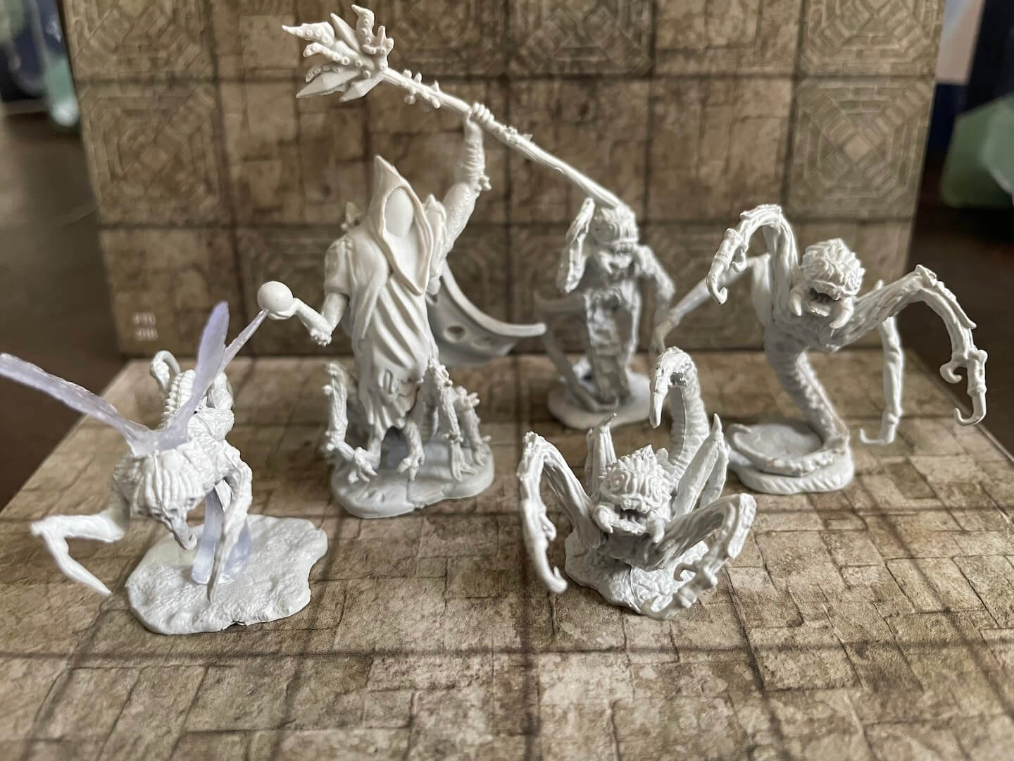 Wizkids Critical Role Miniatures: Core Spawn Emissary, Seer, and Crawlers