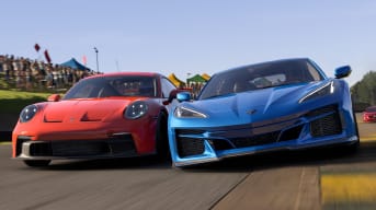 Forza Motorsport - two cars racing