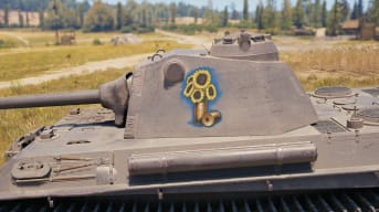 The sunflower, Ukraine's national flower, on the side of a tank in World of Tanks
