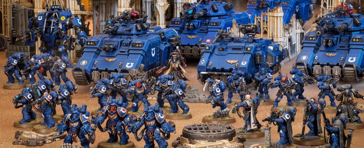 Warhammer 40K Ultramarine minis posed for battle
