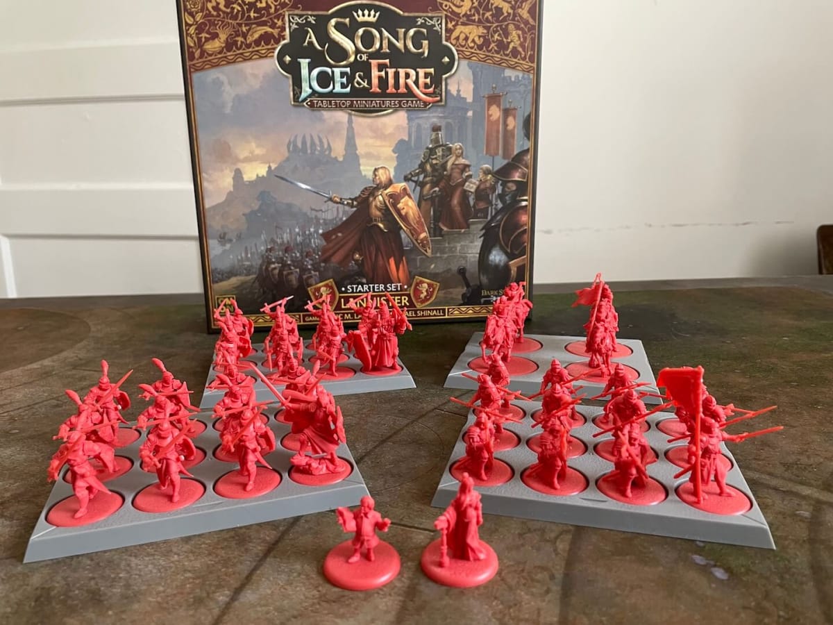 Miniatures on display in the Song of Ice and Fire Lannister Starter Set