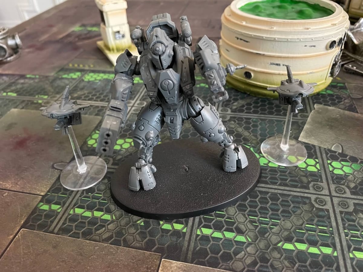 The mighty Ghostkeel Battlesuit looms on the battlefield
