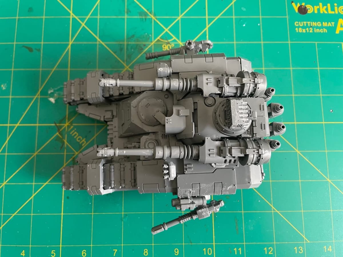 A topdown view of the Warhammer Horus Heresy Sicaran Battle Tank, showing its size and loadout.