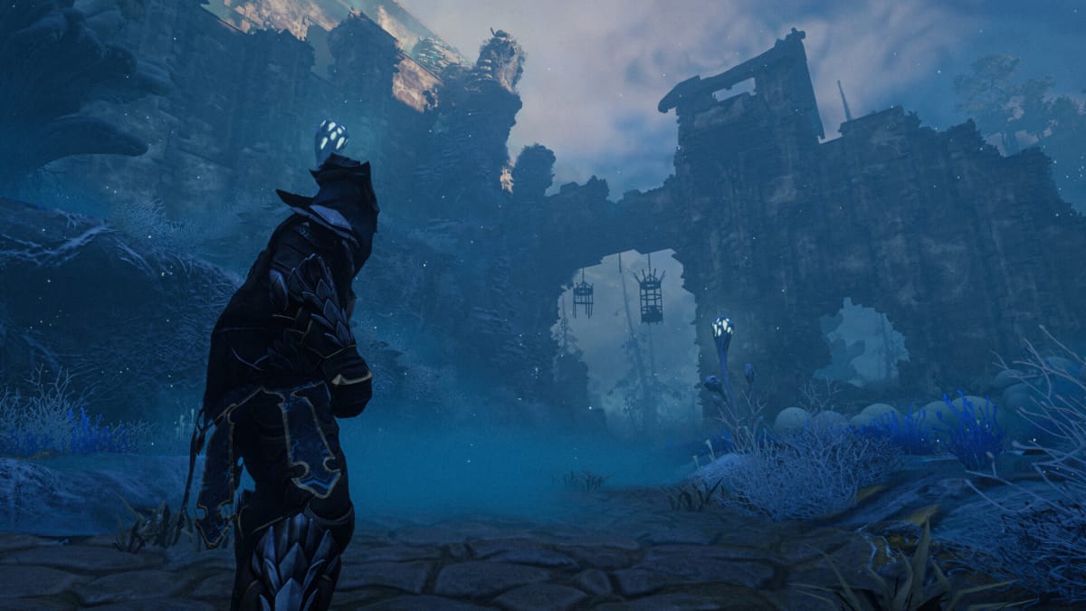 The player looking at an imposing archway in Enshrouded