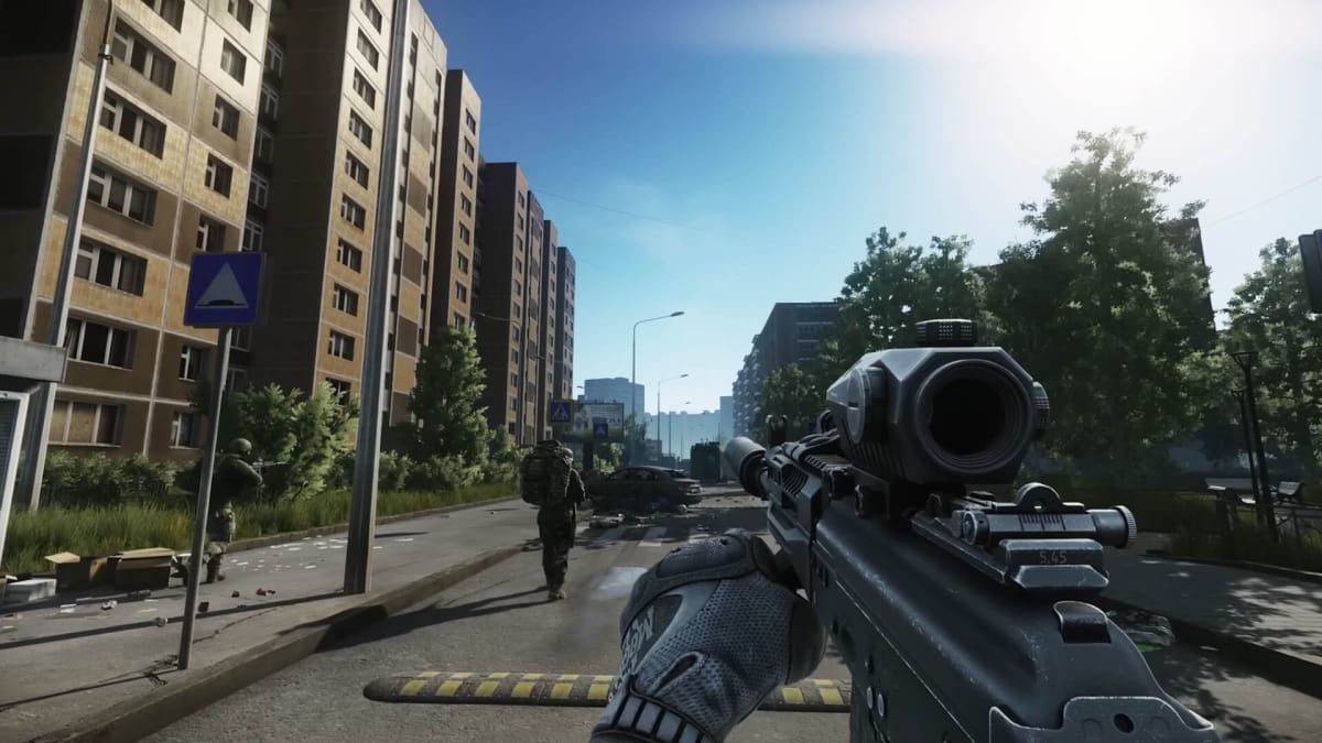 The player wandering through the streets in Escape from Tarkov