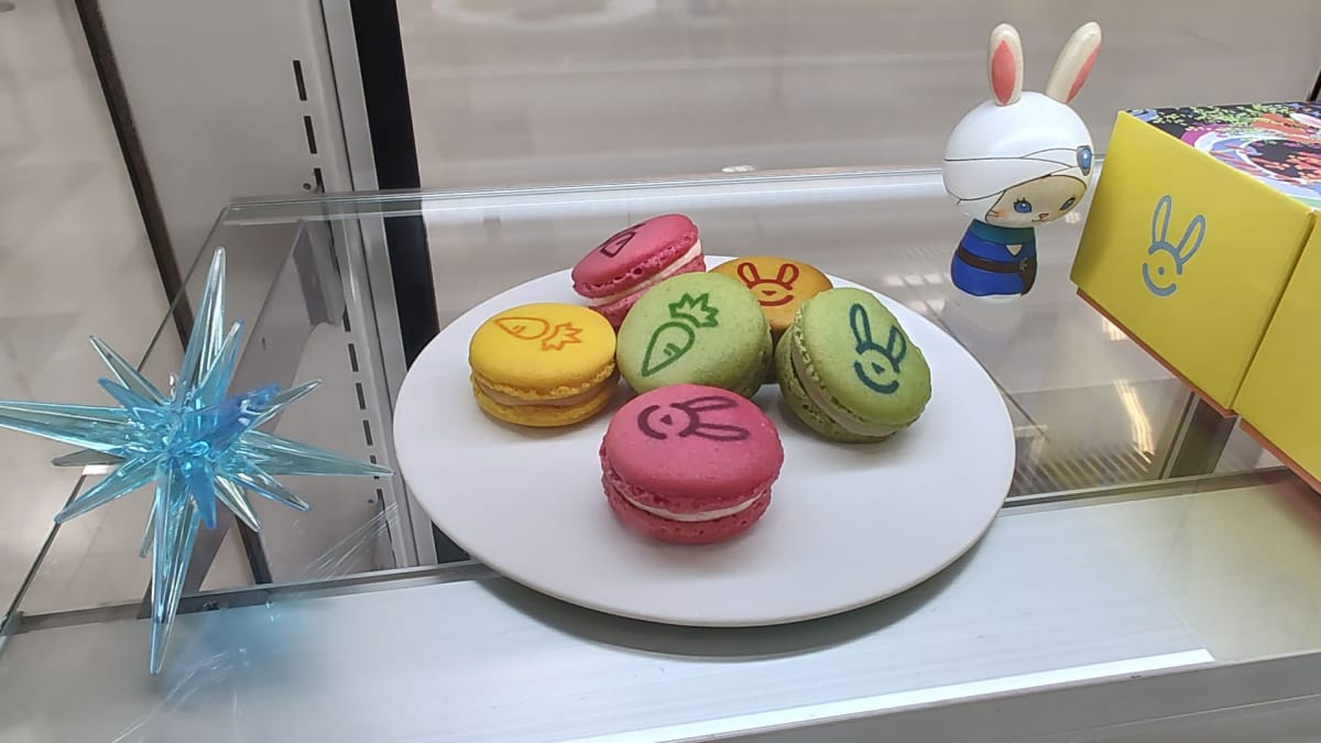 Loporrit Macarons are arranged on a plate at the A Decade's End Final Fantasy XIV Event