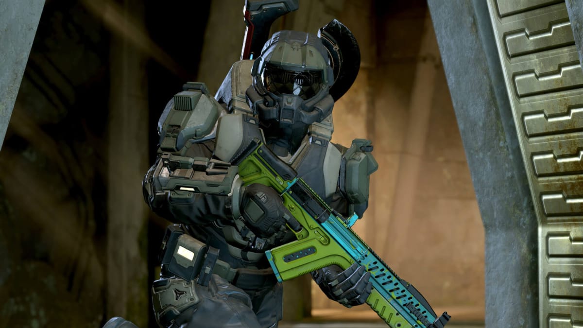 A Spartan wielding a colorful rifle in Halo Infinite
