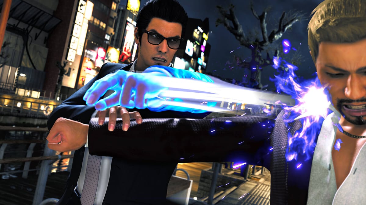 Kiryu wearing a snazzy suit and shades and punching an enemy at night in Like a Dragon Gaiden: The Man Who Erased His Name, one of the Xbox Game Pass November Wave 1 titles