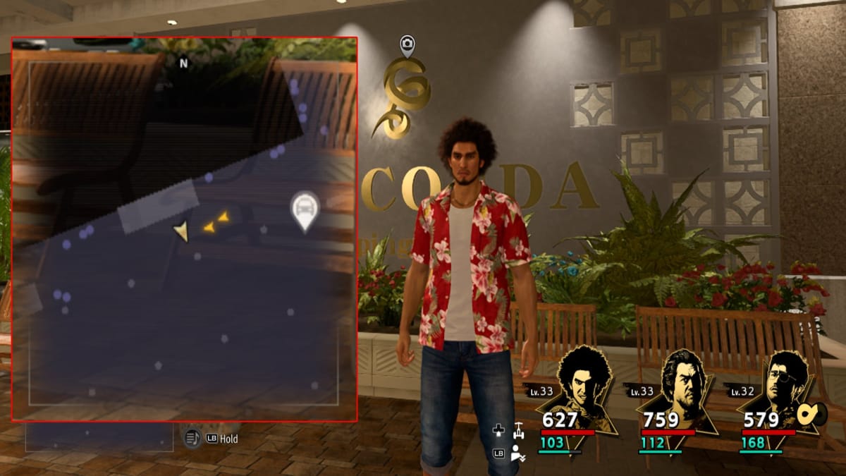like a dragon screenshot with a map reference and a golden snake sign behind a red clad figure