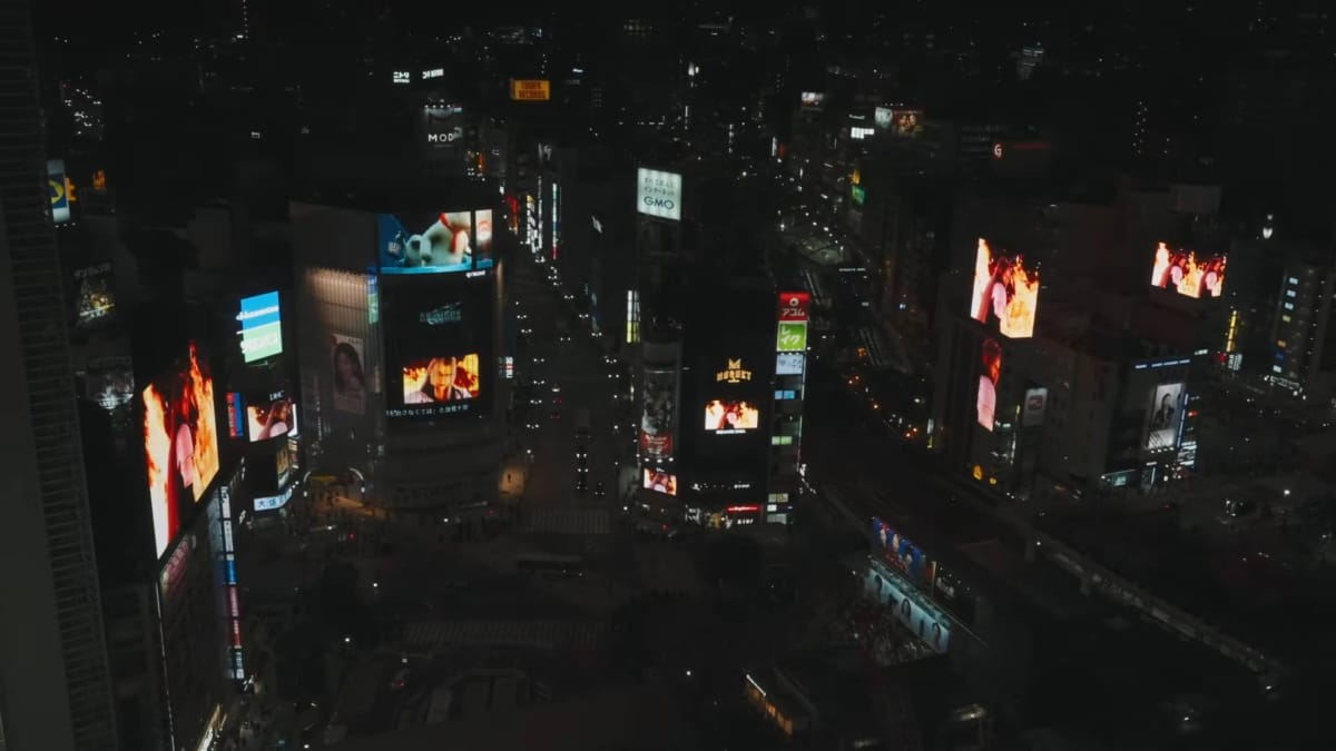 Shibuya showing the fiery Sephiroth ads