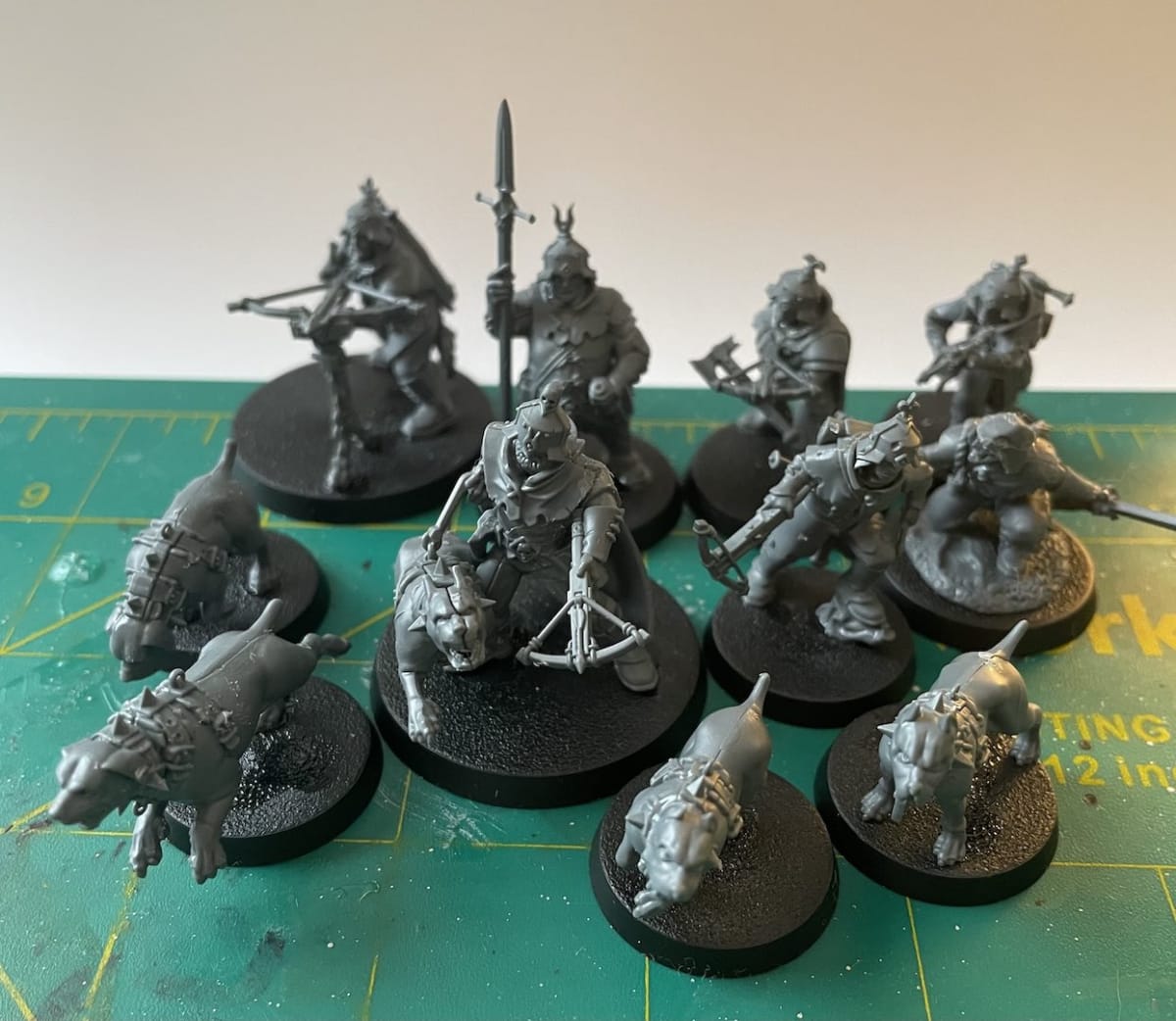 A group photo of the Warcry hunter and hunted miniatures
