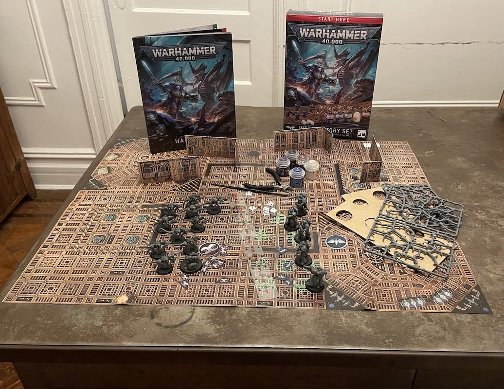 Warhammer 40K Introductory Set Review - everything included in the set