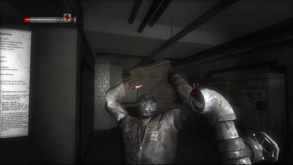 A masked enemy attacking the player while they defend themselves with a pipe in Condemned: Criminal Origins, an Xbox 360 launch title