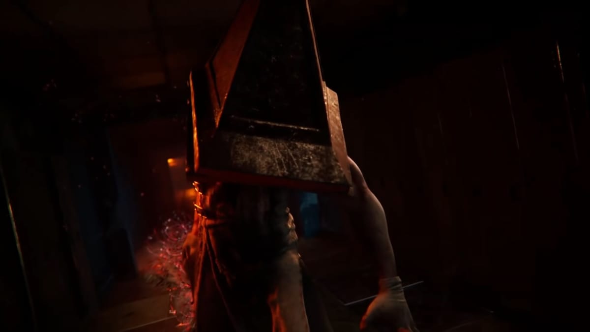 Silent Hill's Pyramid Head lurching through a dark corridor