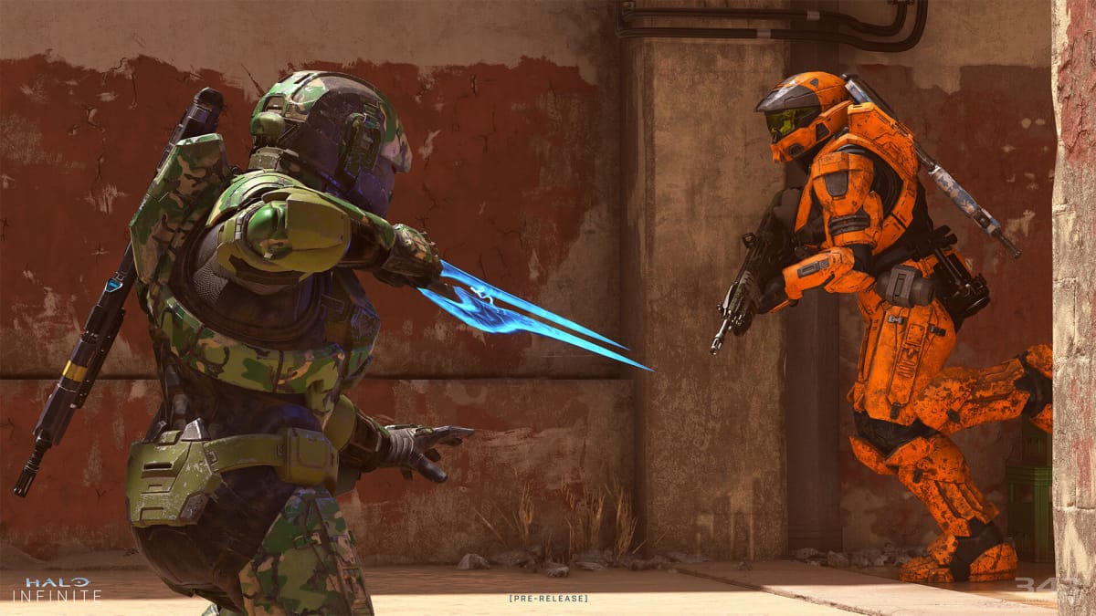 Two Spartans facing off in Halo Infinite