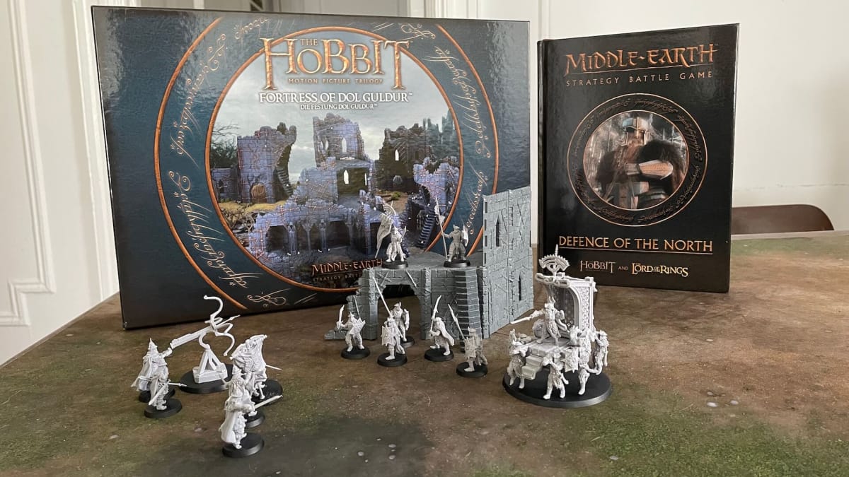 Lord of the Rings: Middle Earth Gandalf the White and Peregrin Took  Miniature Set | JR Toy Company Canada