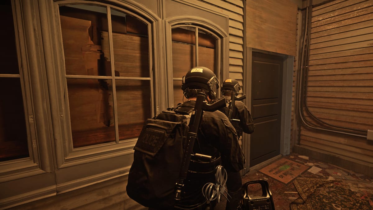 Two players about to breach a building in Ready or Not