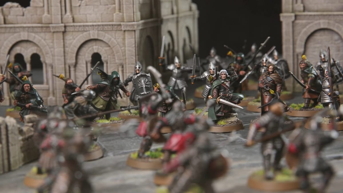 A close up of Gondor and Orc miniatures from the Middle-earth Strategy Battle Game
