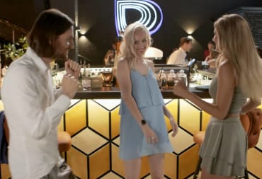 Richard La Ruina dancing with two girls in Super Seducer 3