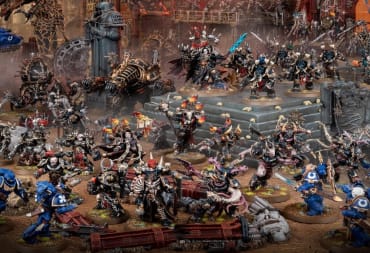 An army of Chaos Space Marines fighting a group of Ultramarines