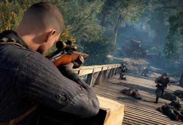 The main character aiming a sniper rifle at fleeing enemies in Sniper Elite 5